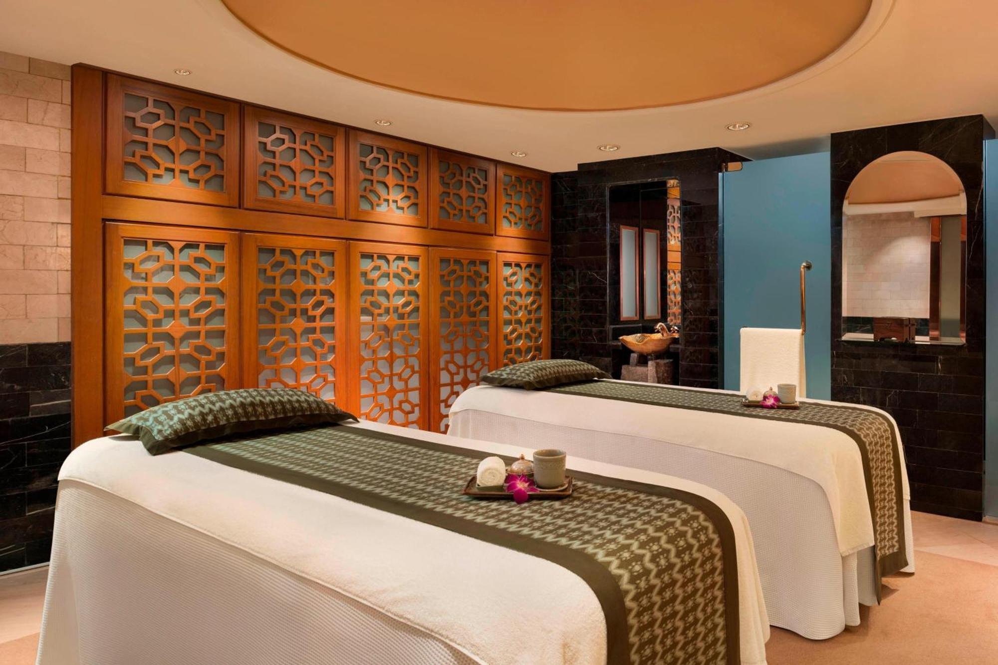 Sheraton Grande Sukhumvit, A Luxury Collection Hotel, Банкок Екстериор снимка A spa at the Taj Mahal Palace, Mumbai, India