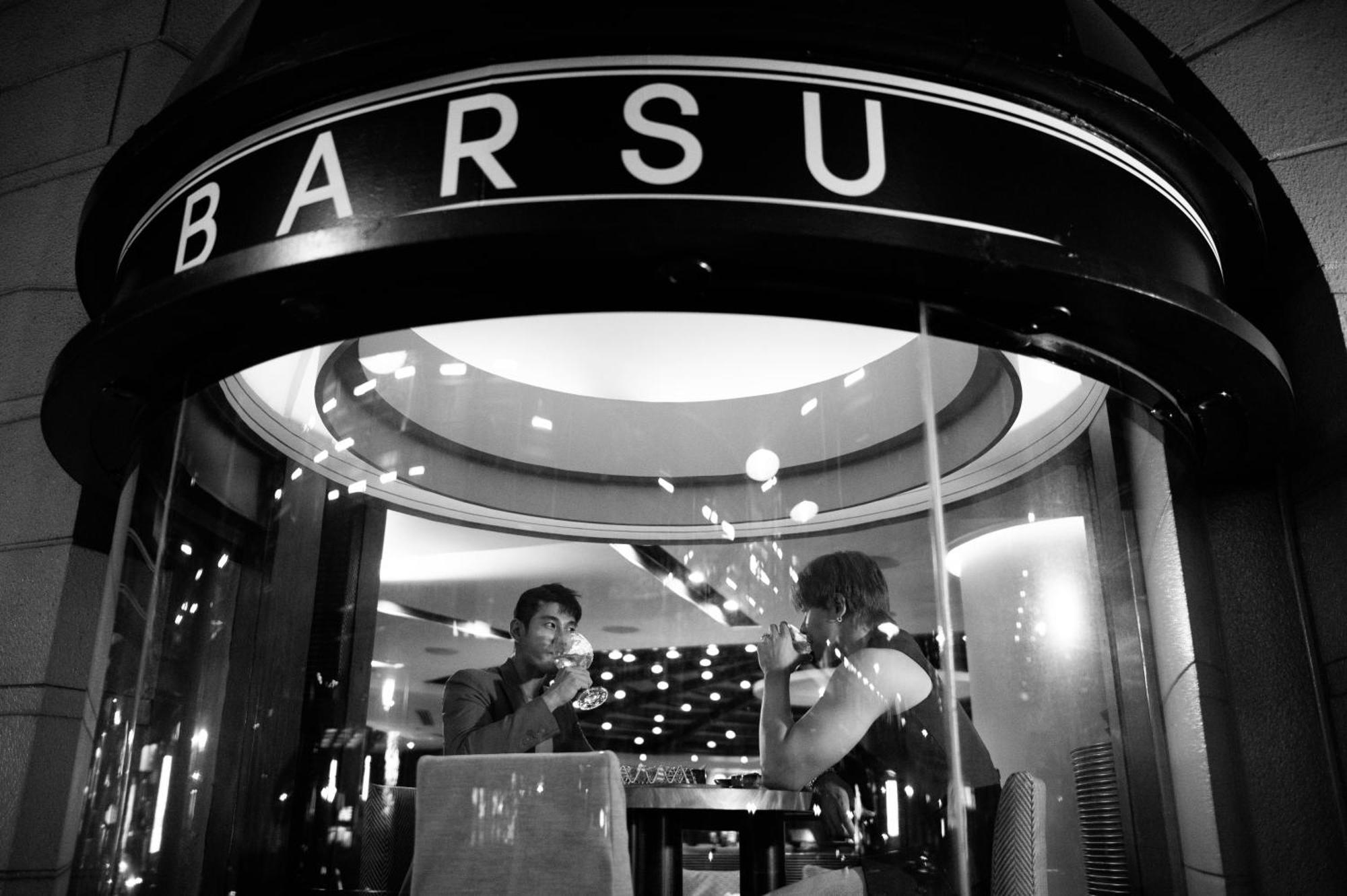 Sheraton Grande Sukhumvit, A Luxury Collection Hotel, Банкок Екстериор снимка The entrance to the bar