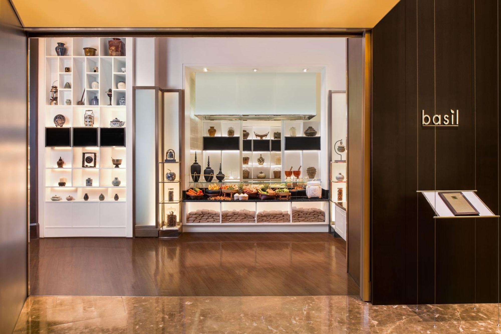 Sheraton Grande Sukhumvit, A Luxury Collection Hotel, Банкок Екстериор снимка Basil
