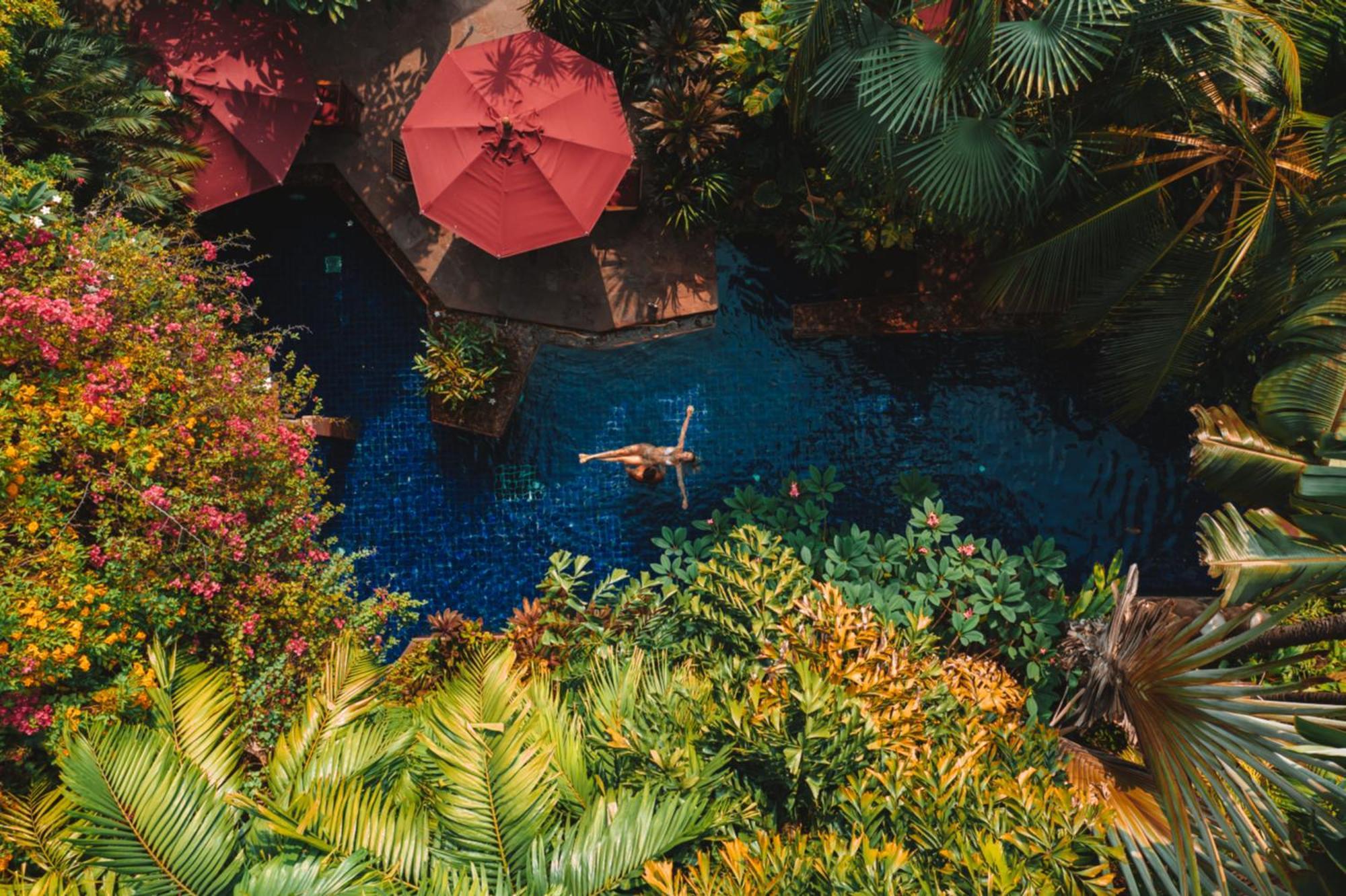 Sheraton Grande Sukhumvit, A Luxury Collection Hotel, Банкок Екстериор снимка The pool at the hotel