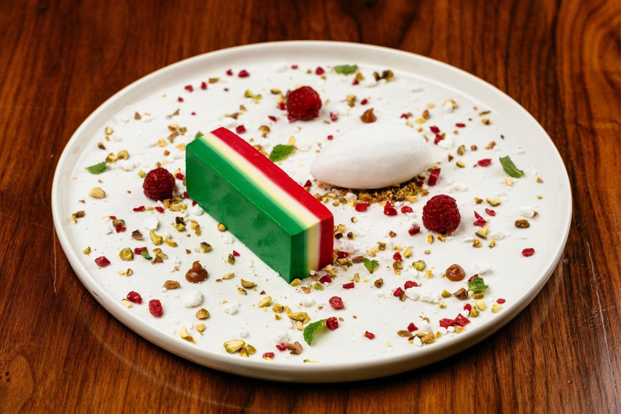 Sheraton Grande Sukhumvit, A Luxury Collection Hotel, Банкок Екстериор снимка A semifreddo dessert
