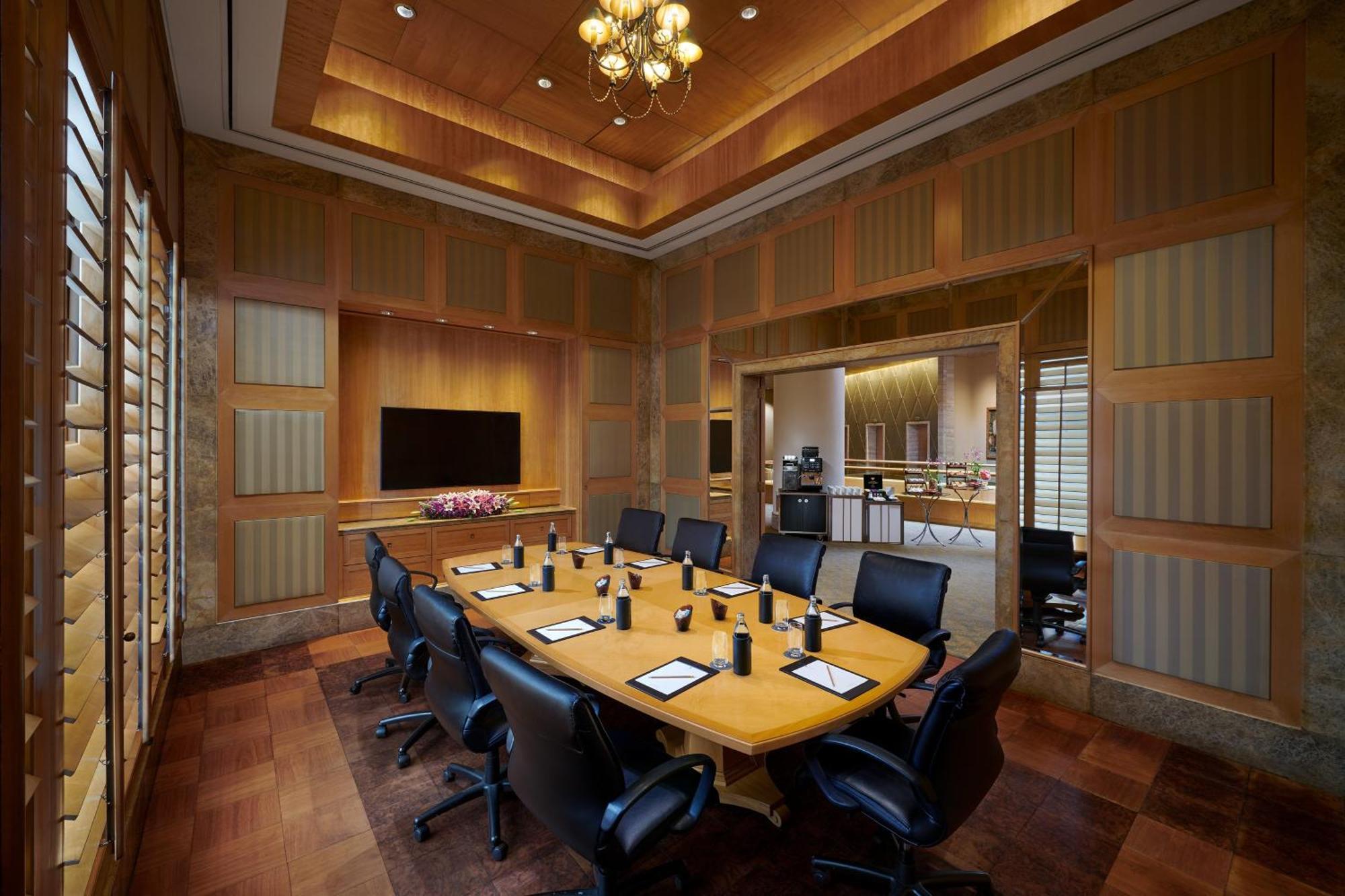 Sheraton Grande Sukhumvit, A Luxury Collection Hotel, Банкок Екстериор снимка Meeting room at the Westin Mumbai