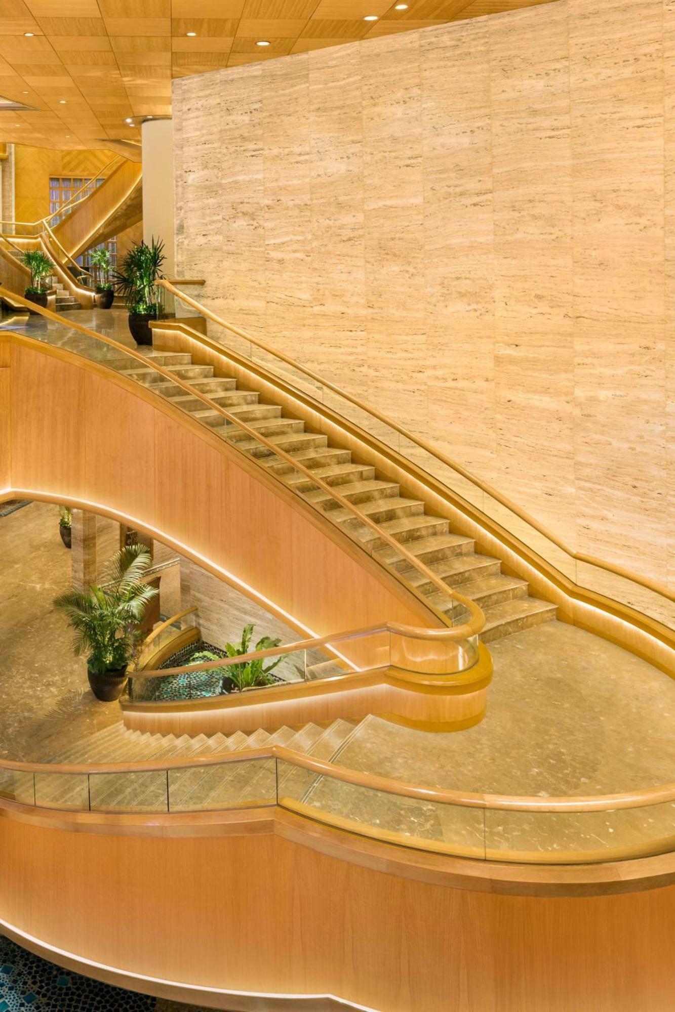 Sheraton Grande Sukhumvit, A Luxury Collection Hotel, Банкок Екстериор снимка The staircase
