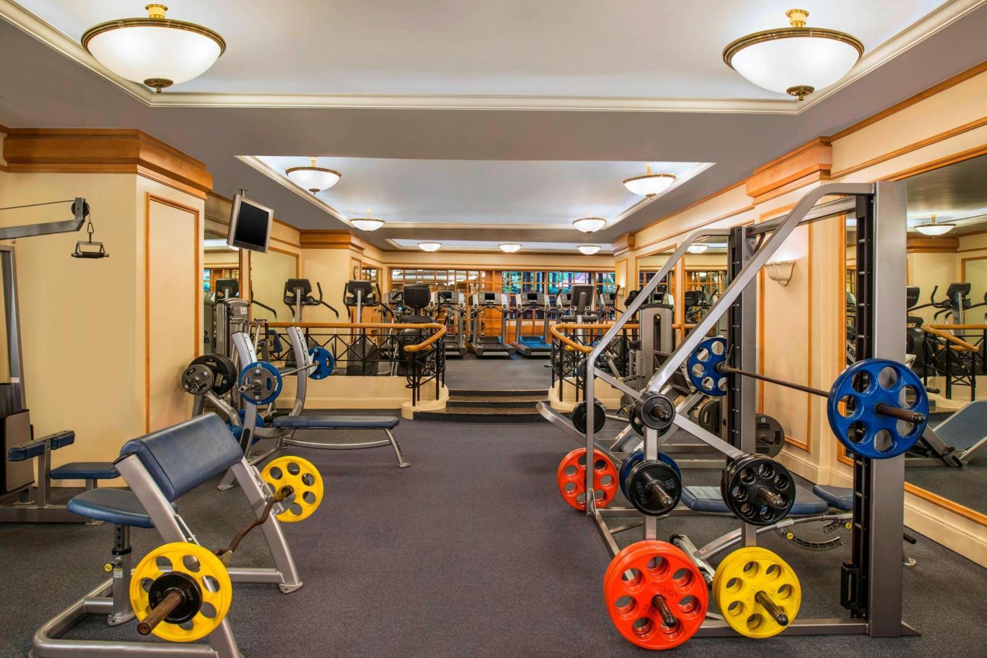 Sheraton Grande Sukhumvit, A Luxury Collection Hotel, Банкок Екстериор снимка The gym at the hotel