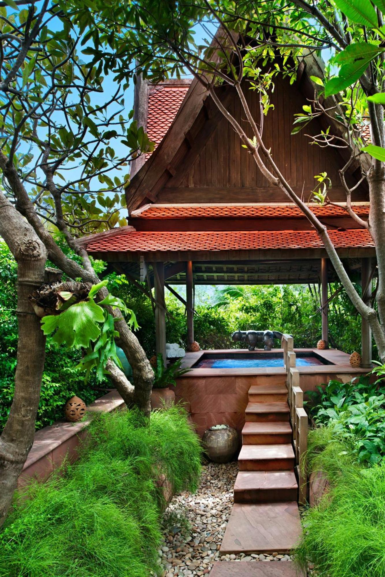 Sheraton Grande Sukhumvit, A Luxury Collection Hotel, Банкок Екстериор снимка A private pool at the resort