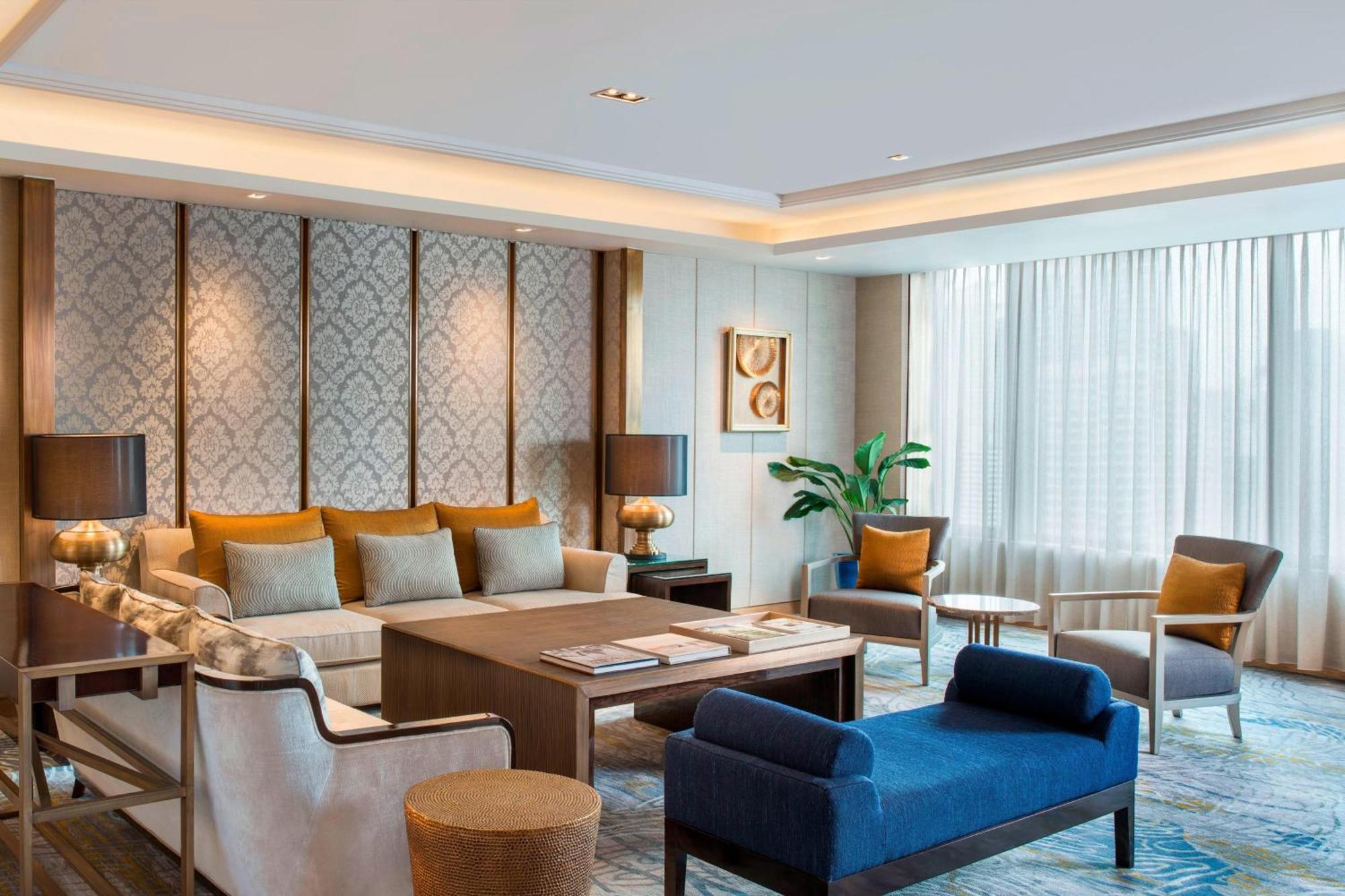 Sheraton Grande Sukhumvit, A Luxury Collection Hotel, Банкок Екстериор снимка A living room at the hotel