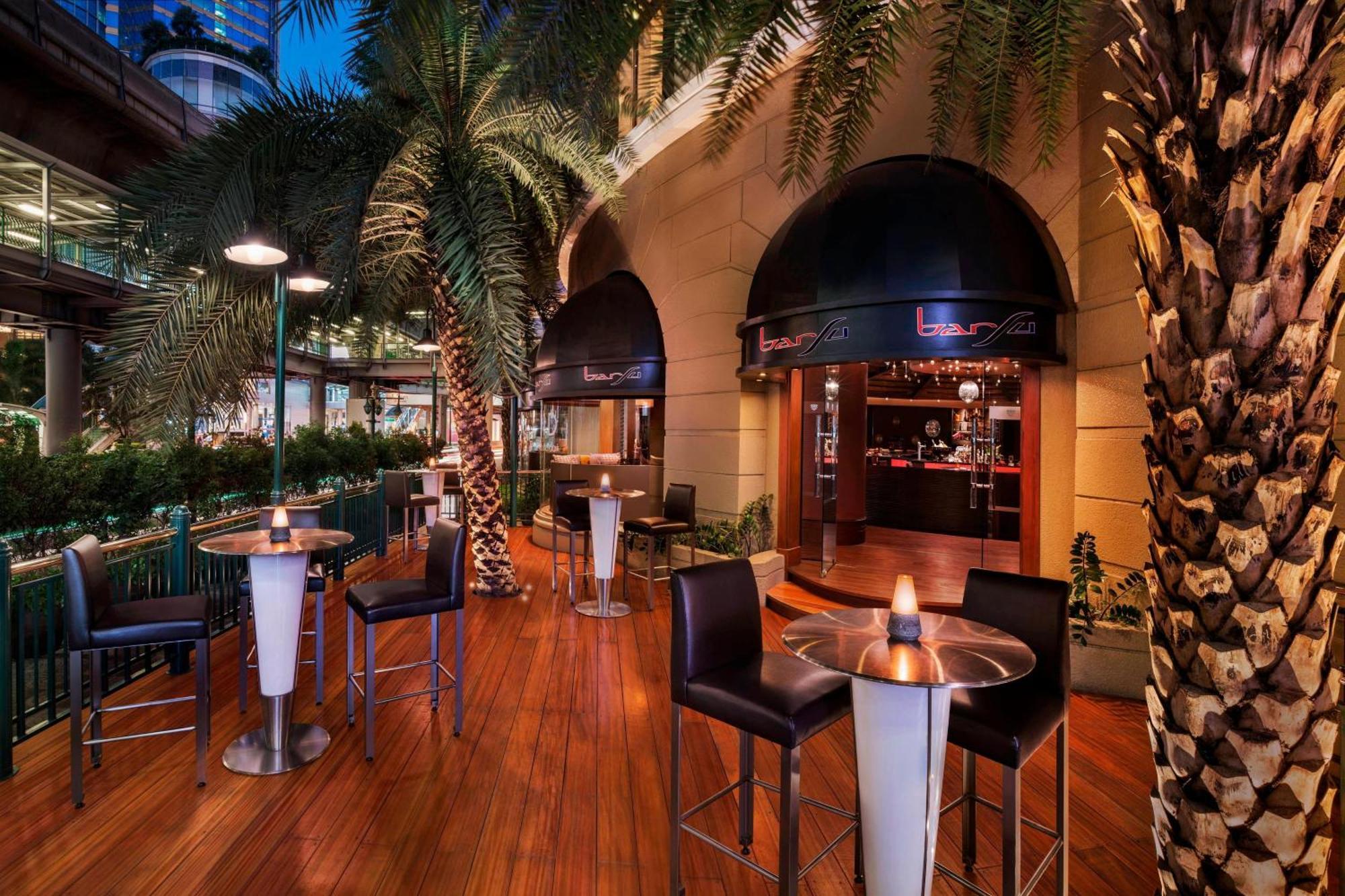 Sheraton Grande Sukhumvit, A Luxury Collection Hotel, Банкок Екстериор снимка The Bar