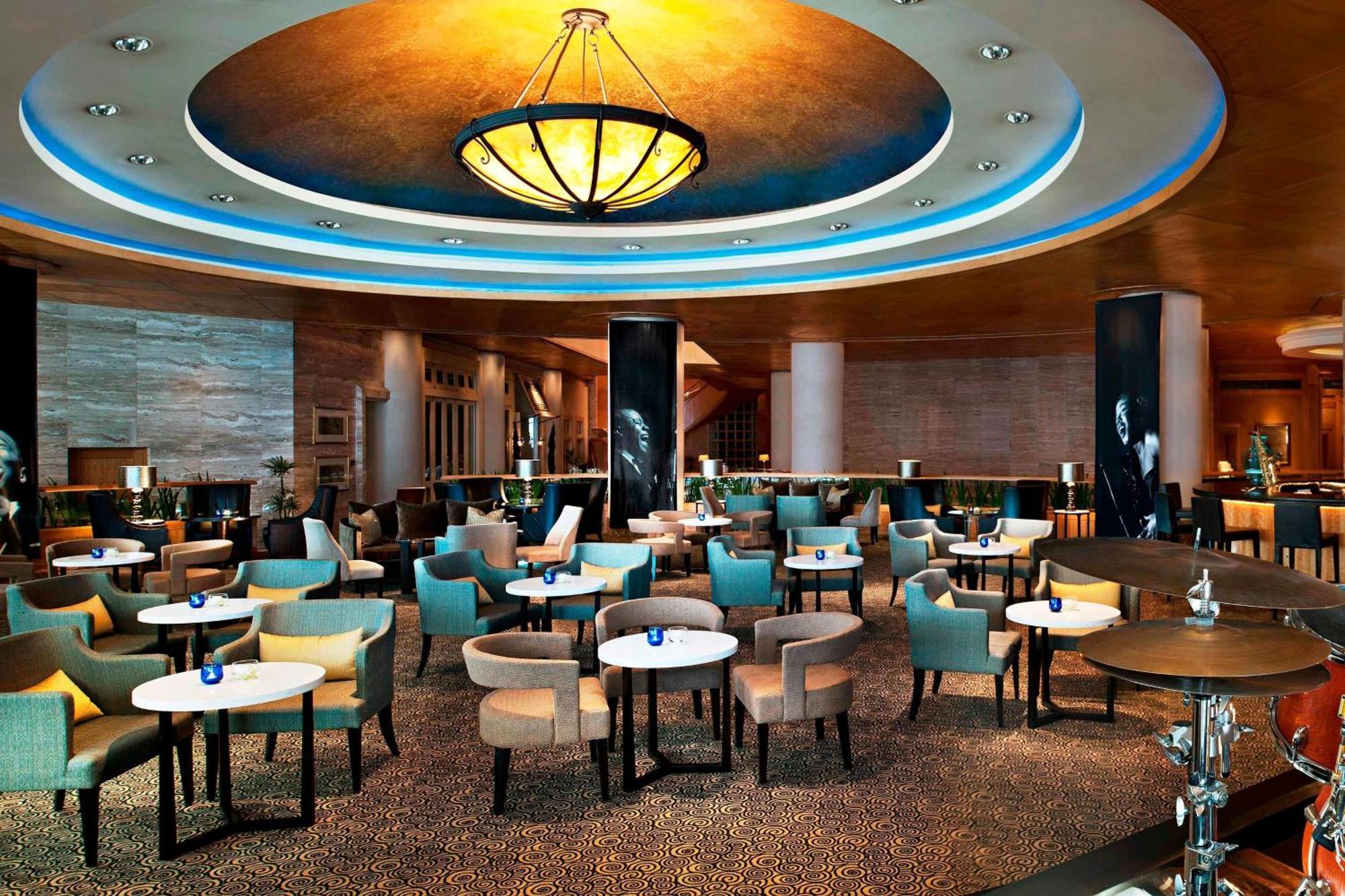 Sheraton Grande Sukhumvit, A Luxury Collection Hotel, Банкок Екстериор снимка The interior of the lounge
